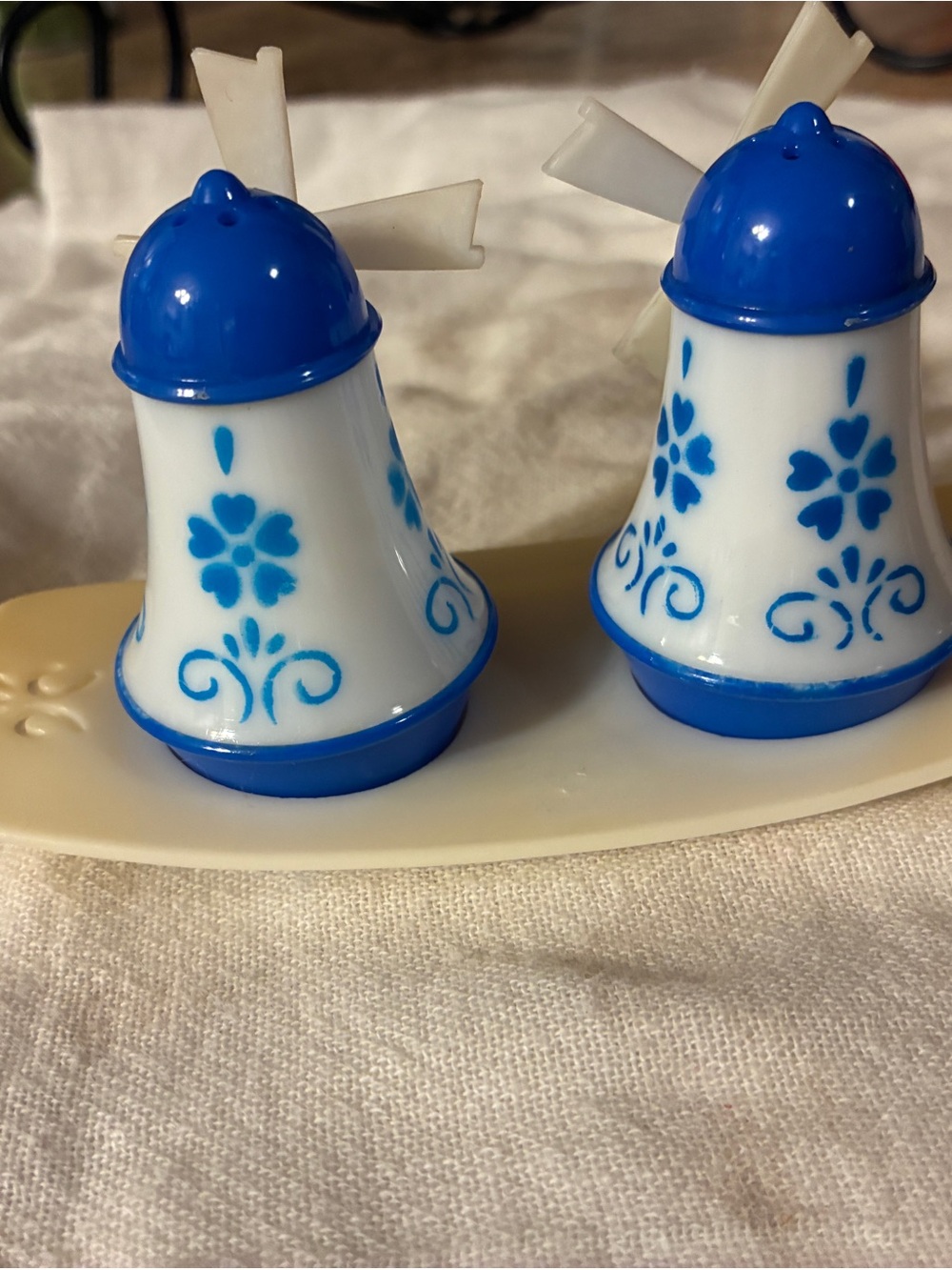 Vintage Blue and White Windmill Salt & Pepper Shakers with Stand 70s - Picture 3 of 7